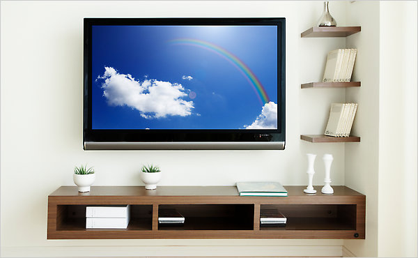 Montage des Fernsehers an der Wand