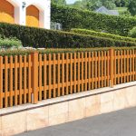 Lattenzaun breitseitig aus Lärchenholz