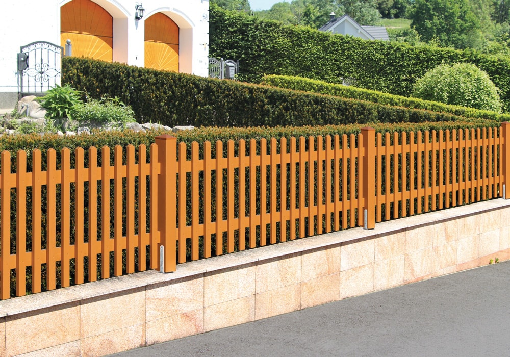 Lattenzaun breitseitig aus Lärchenholz